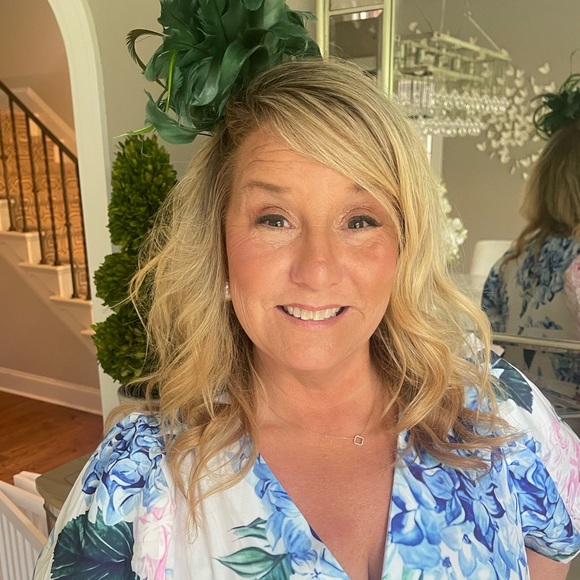 Meet your Posher, Karen - Picture 2 of 2